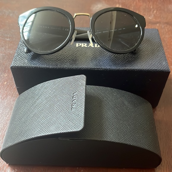 Prada Sunglasses in Black and gold hardware - Picture 3 of 5